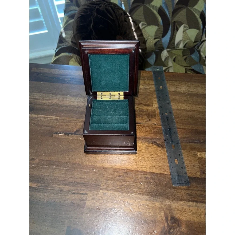 VINTAGE Bombay Outlet Jewelry Box 4